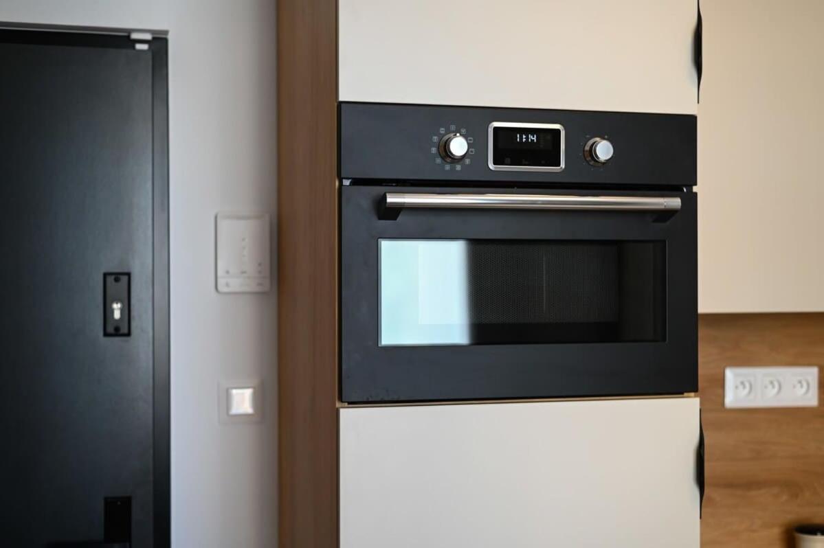 City Center Studio - Comfy & Modern Bratislava Exterior photo